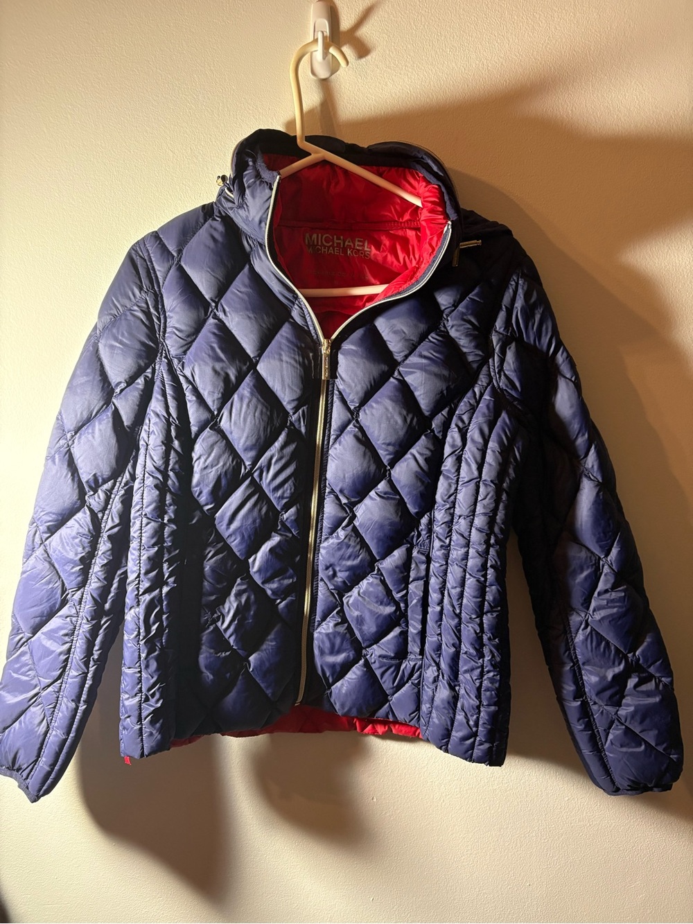 MICHAEL Michael Kors Navy Packable Down Puffer Jacket Medium Red Lining